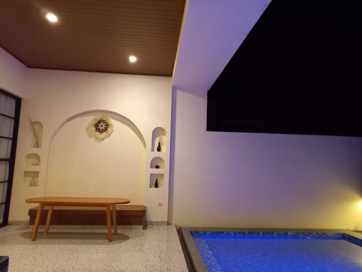 Azalea Room By The Anp Villas Cikundul Номер фото